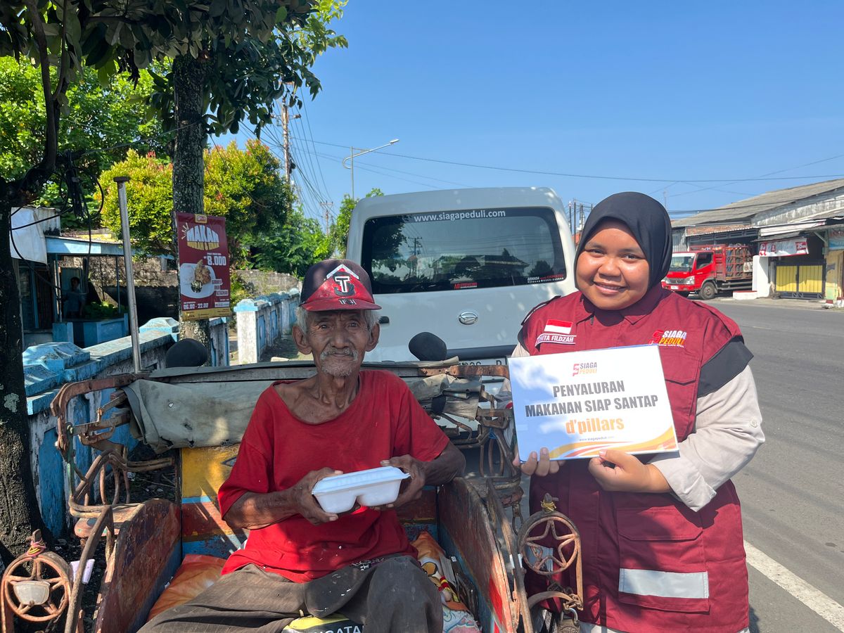 D’Pillar Resto Bersama Siaga Peduli Salurkan Paket Makanan untuk Para Pejuang Nafkah